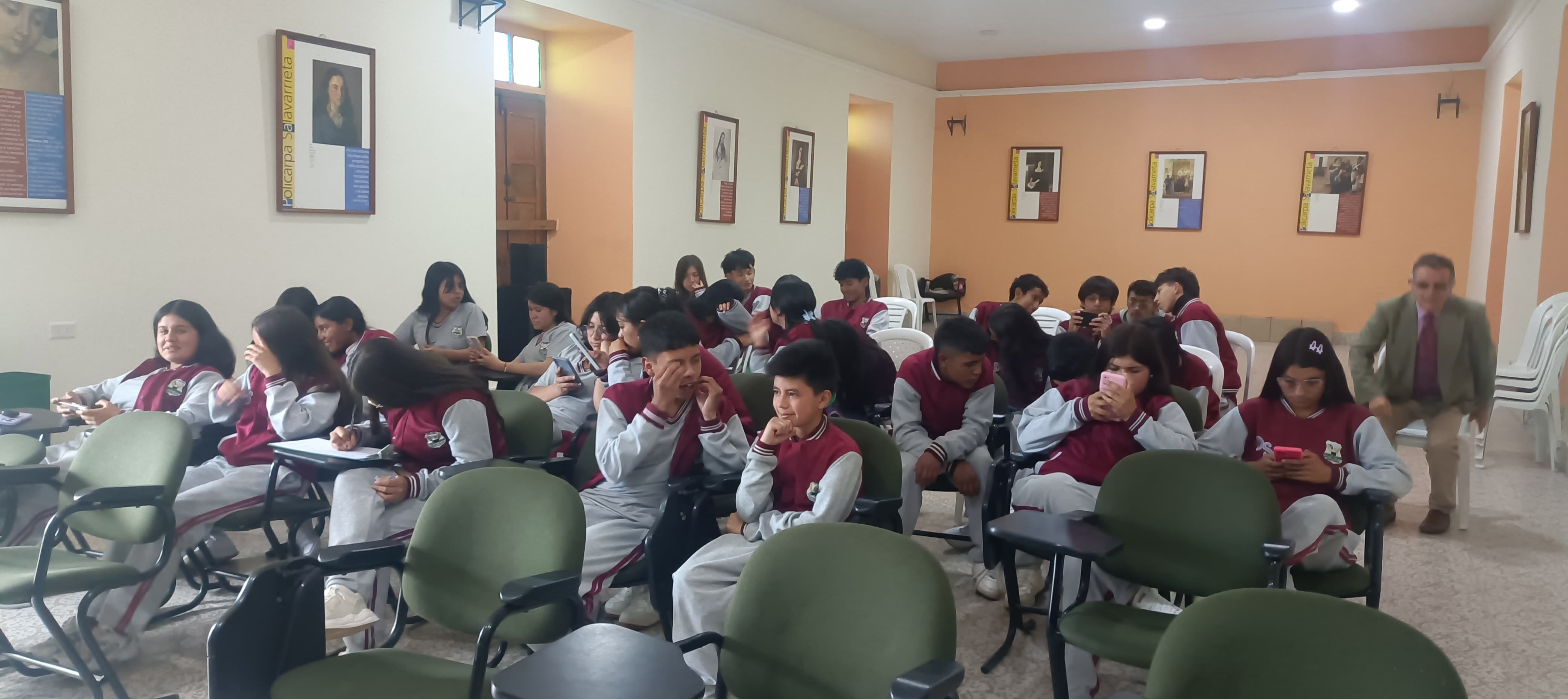 Adjunto Estudiantes divino salvador 3.jpg