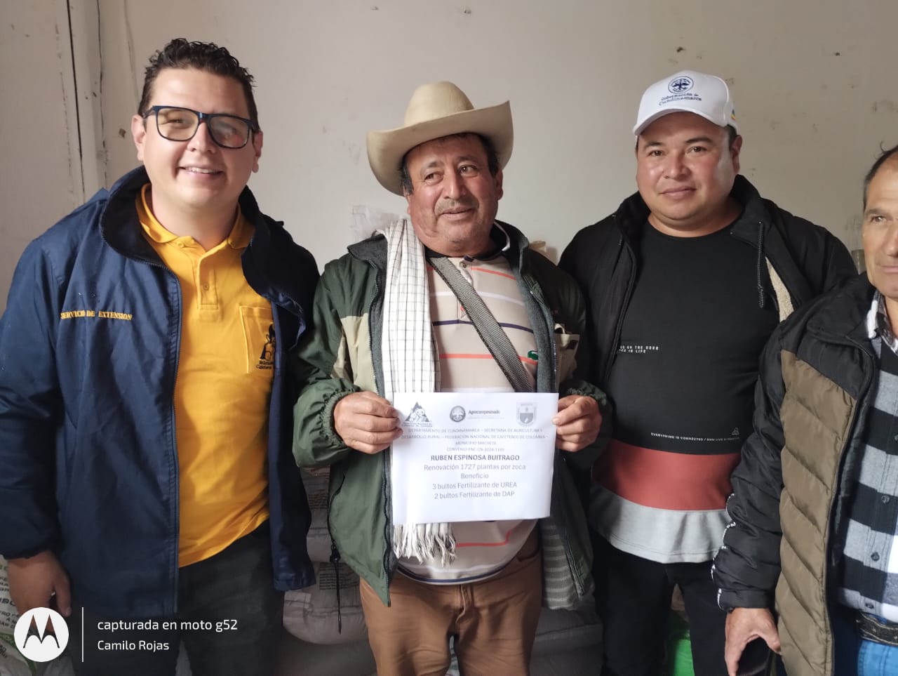 Adjunto entrega de insumos