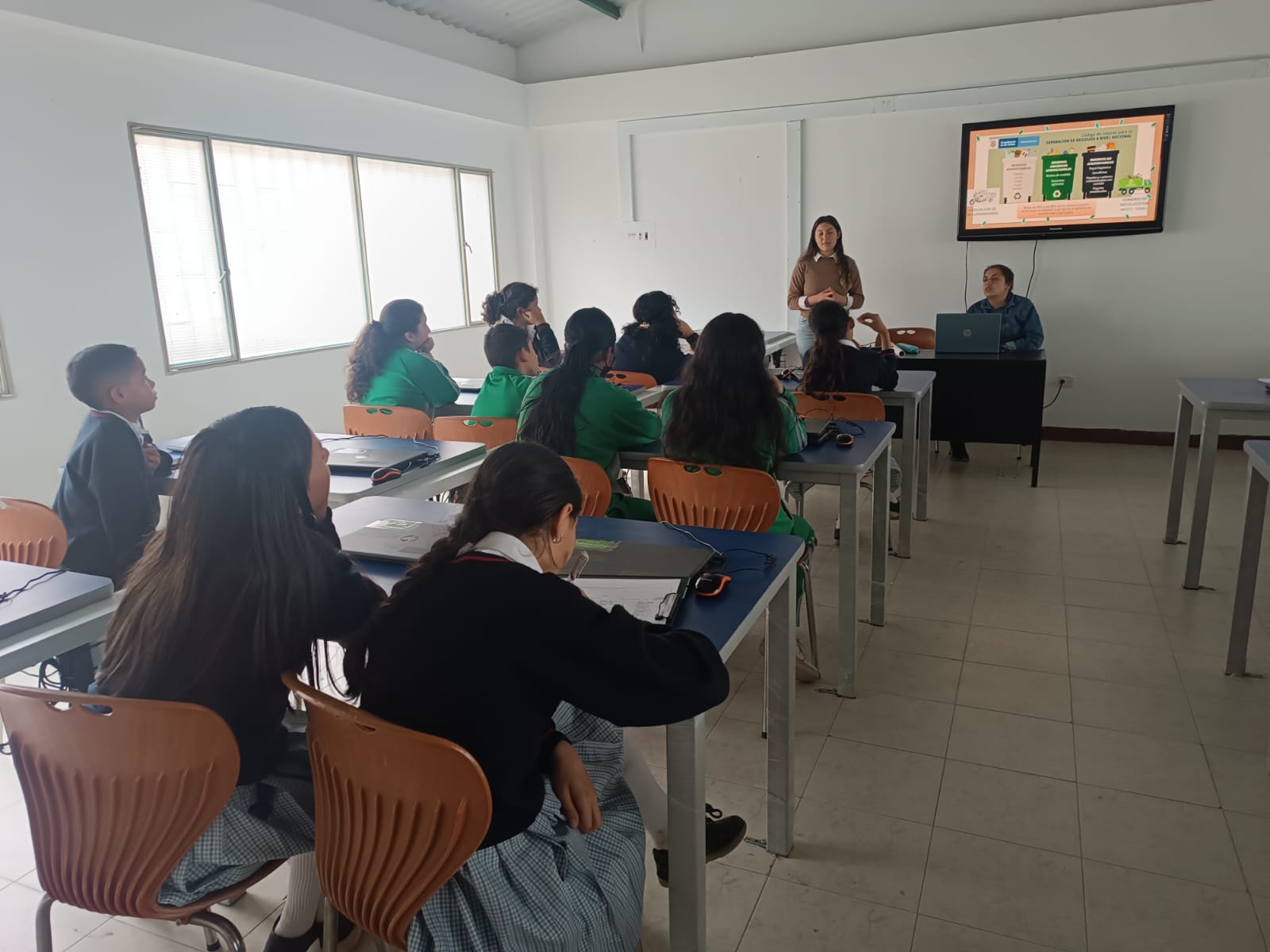 Adjunto capacitacion reciclaton.jpg